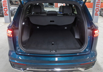 Подержанный автомобиль Geely Monjaro 2023 года (10 фото)