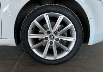 Подержанный автомобиль Skoda Octavia Liftback 2016 года (18 фото)