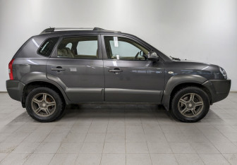 Подержанный автомобиль Hyundai Tucson 2008 года (4 фото)