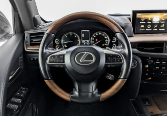 Подержанный автомобиль Lexus LX 2020 года (22 фото)