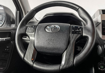 Подержанный автомобиль Toyota Land Cruiser Prado 2017 года (14 фото)