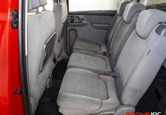 Подержанный автомобиль SEAT Alhambra 2014 года (9 фото)