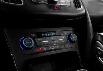 Подержанный автомобиль Ford Focus Wagon 2017 года (16 фото)