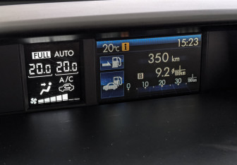Подержанный автомобиль Subaru XV 2013 года (27 фото)