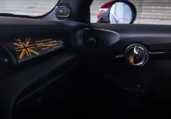 Подержанный автомобиль MINI Hatch 2018 года (22 фото)