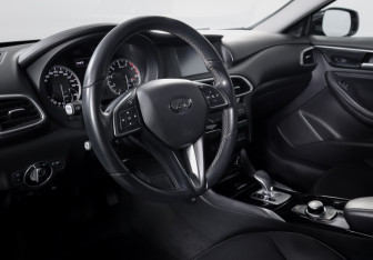 Подержанный автомобиль Infiniti QX30 2017 года (14 фото)