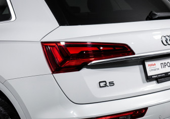 Подержанный автомобиль Audi Q5 2024 года (17 фото)