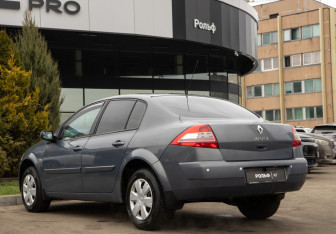 Подержанный автомобиль Renault Megane Sedan 2007 года (5 фото)