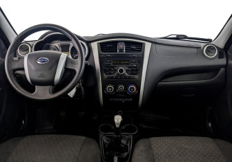 Подержанный автомобиль Datsun on-DO 2015 года (11 фото)