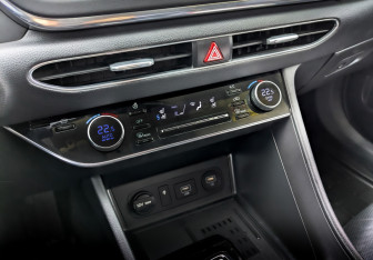 Подержанный автомобиль Hyundai Sonata 2022 года (28 фото)