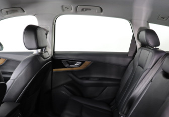 Подержанный автомобиль Audi Q7 2017 года (12 фото)