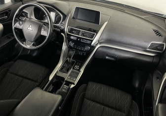 Подержанный автомобиль Mitsubishi Eclipse Cross 2019 года (9 фото)