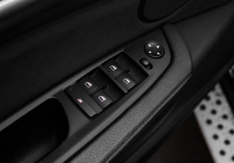 Подержанный автомобиль BMW X5 2010 года (15 фото)