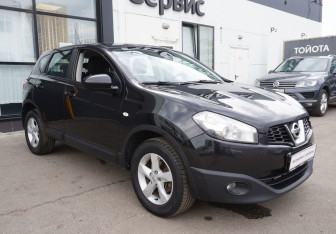 Подержанный автомобиль Nissan Qashqai 2012 года (3 фото)