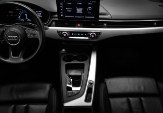Подержанный автомобиль Audi A4 Sedan 2021 года (18 фото)