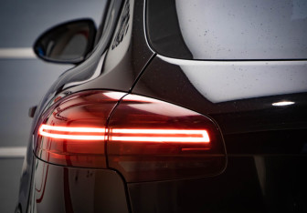 Подержанный автомобиль Porsche Cayenne 2015 года (36 фото)