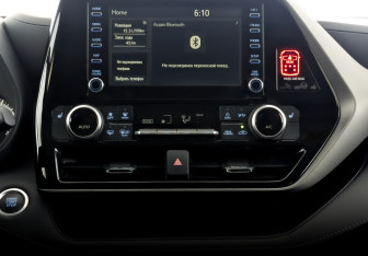 Подержанный автомобиль Toyota Highlander 2021 года (15 фото)