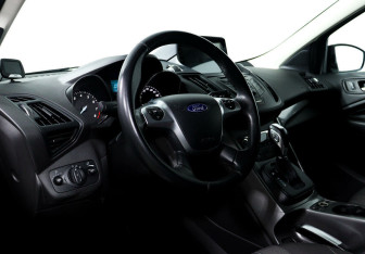 Подержанный автомобиль Ford Kuga 2015 года (9 фото)