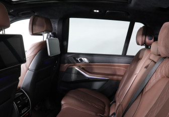 Подержанный автомобиль BMW X7 2019 года (15 фото)