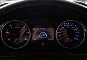 Подержанный автомобиль Kia Carnival 2021 года (11 фото)