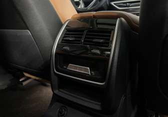 Подержанный автомобиль BMW X7 2022 года (26 фото)