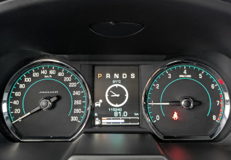 Подержанный автомобиль Jaguar XF Sedan 2013 года (16 фото)