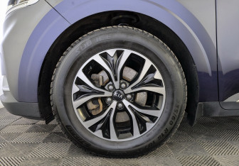 Подержанный автомобиль Kia Carnival 2021 года (16 фото)