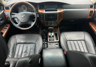 Подержанный автомобиль Nissan Patrol 2008 года (11 фото)