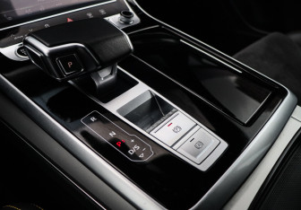 Подержанный автомобиль Audi Q8 2021 года (28 фото)