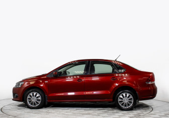 Подержанный автомобиль Volkswagen Polo Sedan 2013 года (8 фото)