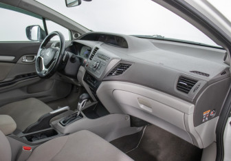 Подержанный автомобиль Honda Civic Sedan 2012 года (9 фото)
