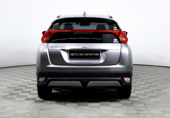 Подержанный автомобиль Mitsubishi Eclipse Cross 2018 года (6 фото)