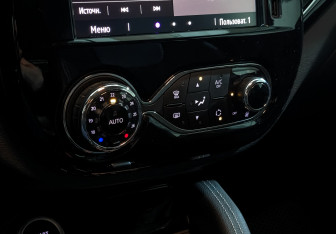 Подержанный автомобиль Renault Kaptur 2021 года (19 фото)
