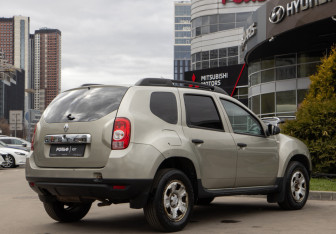 Подержанный автомобиль Renault Duster 2013 года (4 фото)