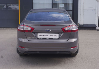 Подержанный автомобиль Ford Mondeo Sedan 2011 года (6 фото)