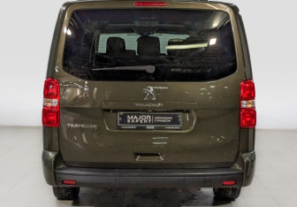 Подержанный автомобиль Peugeot Traveller 2018 года (6 фото)