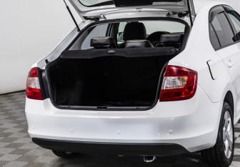 Подержанный автомобиль Skoda Rapid Liftback 2017 года (14 фото)