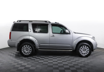 Подержанный автомобиль Nissan Pathfinder 2010 года (4 фото)