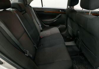 Подержанный автомобиль Toyota Avensis Sedan 2007 года (13 фото)