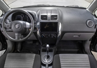 Подержанный автомобиль Suzuki SX4 Hatchback 2014 года (14 фото)