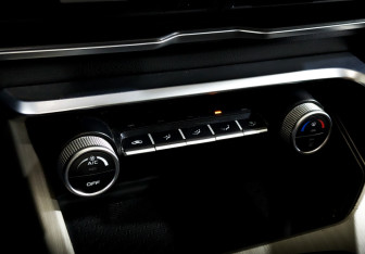 Подержанный автомобиль Geely Coolray 2022 года (25 фото)