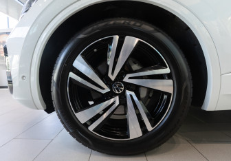 Новый Volkswagen Touareg 2025 (7 фото)