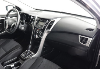 Подержанный автомобиль Hyundai i30 Hatchback 2016 года (10 фото)