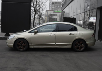 Подержанный автомобиль Honda Civic Sedan 2007 года (8 фото)