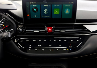 Подержанный автомобиль Москвич 3 2023 года (15 фото)