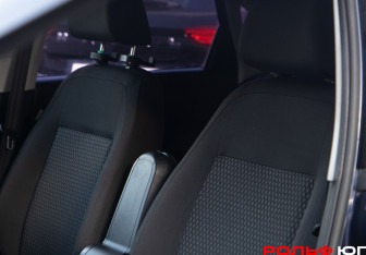 Подержанный автомобиль Volkswagen Polo Sedan 2013 года (13 фото)