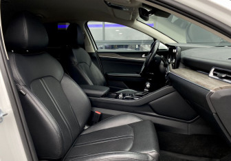 Подержанный автомобиль Kia K5 2022 года (32 фото)