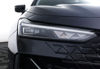 Подержанный автомобиль Changan UNI-V 2023 года (26 фото)