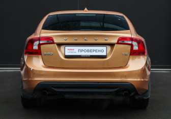 Подержанный автомобиль Volvo S60 2012 года (5 фото)