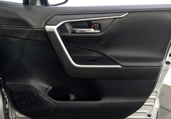 Подержанный автомобиль Toyota RAV4 2021 года (25 фото)